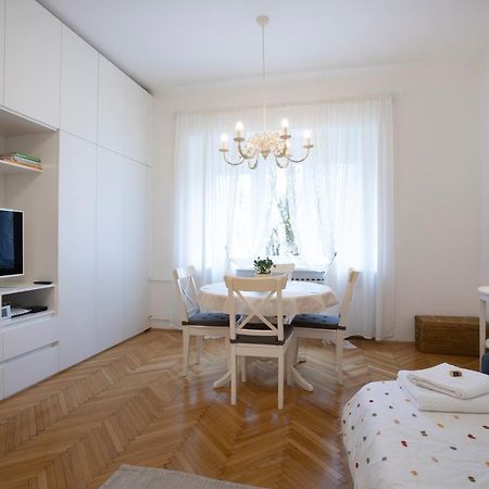 Vedrana-Near Centre And Free Garage, Electricity For Electric Cars Zagreb Luaran gambar