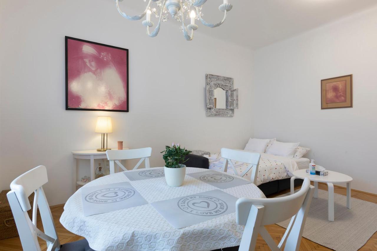 Vedrana-Near Centre And Free Garage, Electricity For Electric Cars Zagreb Luaran gambar